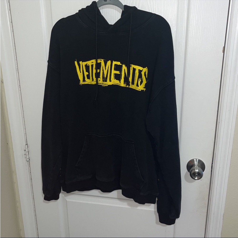 Vetements world tour hoodie